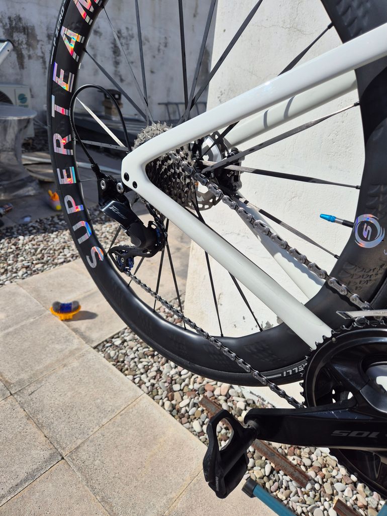 Used Specialized Tarmac SL7 Sport - Shimano 105 2024 2024 Road & Gravel — image 13 of 16
