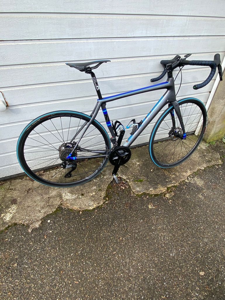 Used Cannondale Synapse Shimano 105 Di2 2017 Road & Gravel — image 1 of 4