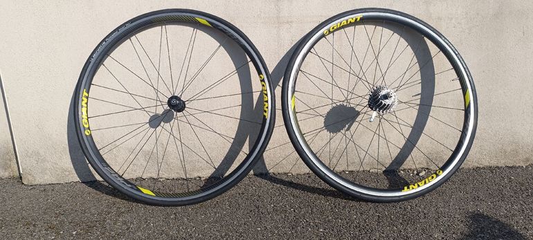Used Giant Tcr Shimano 105 2020 Road & Gravel, Black — image 12 of 13