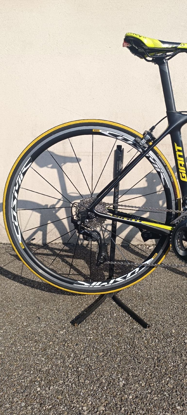 Used Giant Tcr Shimano 105 2020 Road & Gravel, Black — image 9 of 13