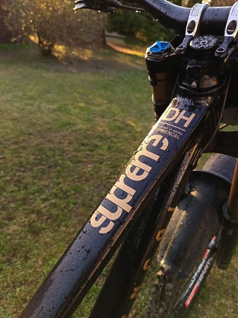 Käytetty Commencal RACE KIT SUPREME Frameset 2024 Mountainbike — kuva 2 / 5