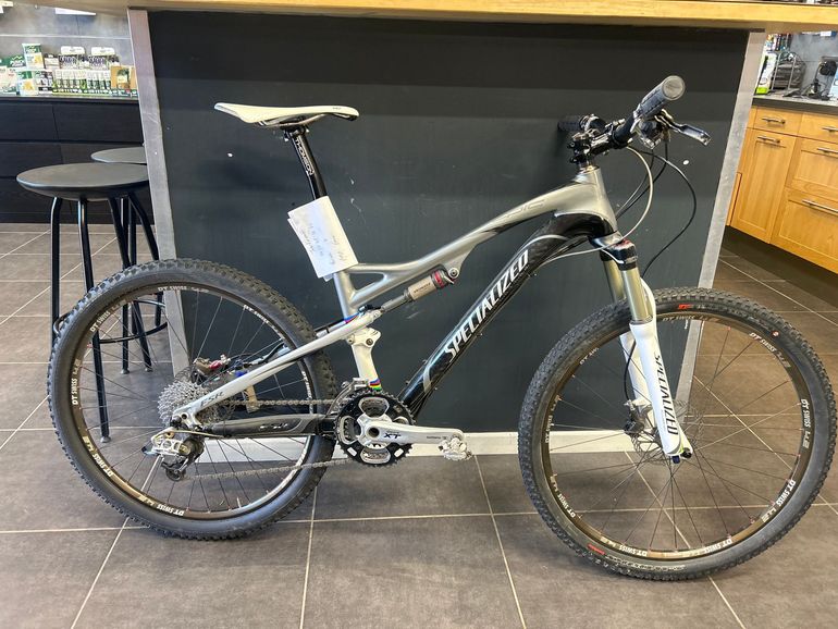 Used Specialized Epic FSR Comp 2017 2017 Mountainbike, Light Gray, 29 — image 1 of 3