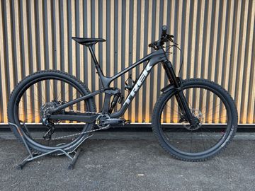 Used Trek Slash SRAM GX Eagle AXS 2024 Mountainbike, Black, 29 — image 1 of 4