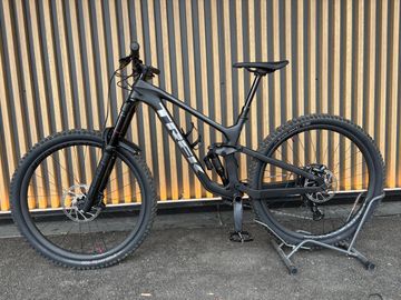 Used Trek Slash SRAM GX Eagle AXS 2024 Mountainbike, Black, 29 — image 2 of 4