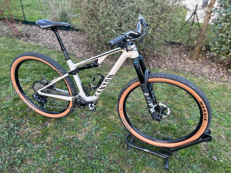 Used Canyon Lux Trail CF 6 2022 2022 Mountainbike — image 2 of 17