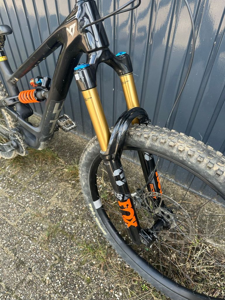 YT Industries Capra CORE 4 CF MX 2025 2025 Mountainbike d'occasion — image 6 sur 9