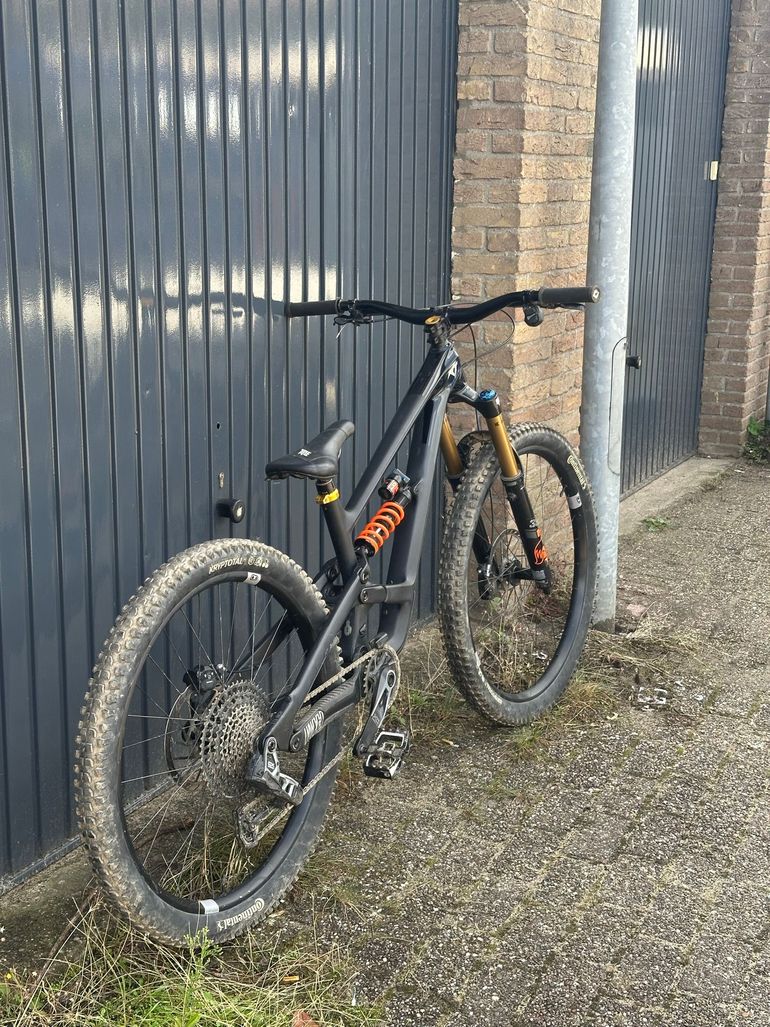 YT Industries Capra CORE 4 CF MX 2025 2025 Mountainbike d'occasion — image 3 sur 9