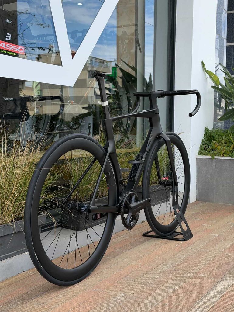 Used BMC Teammachine R 01 MOD 2024+wheels+powermeter Frameset 2024 Road & Gravel, Black — image 3 of 10