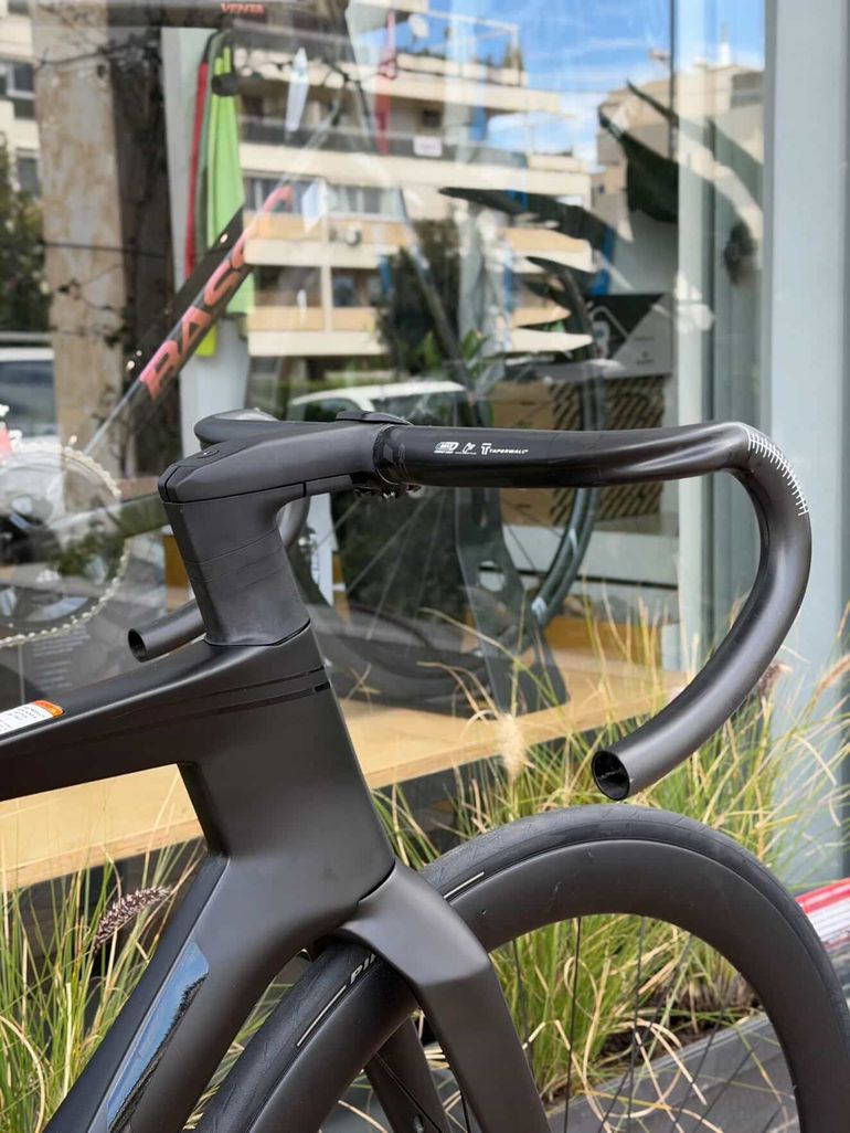 Used BMC Teammachine R 01 MOD 2024+wheels+powermeter Frameset 2024 Road & Gravel, Black — image 5 of 10