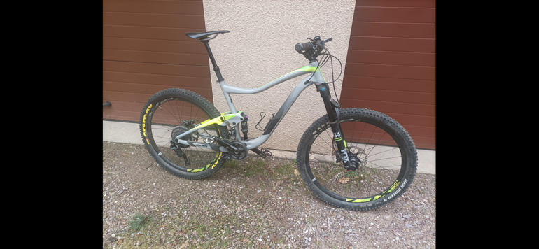 Used Giant Giant Trance 1.5 GE 2018 Mountainbike, Light Gray — image 1 of 3