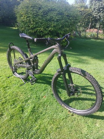 Used Trek Slash Gen6 2024 Mountainbike, Light Gray, Mixed — image 1 of 14