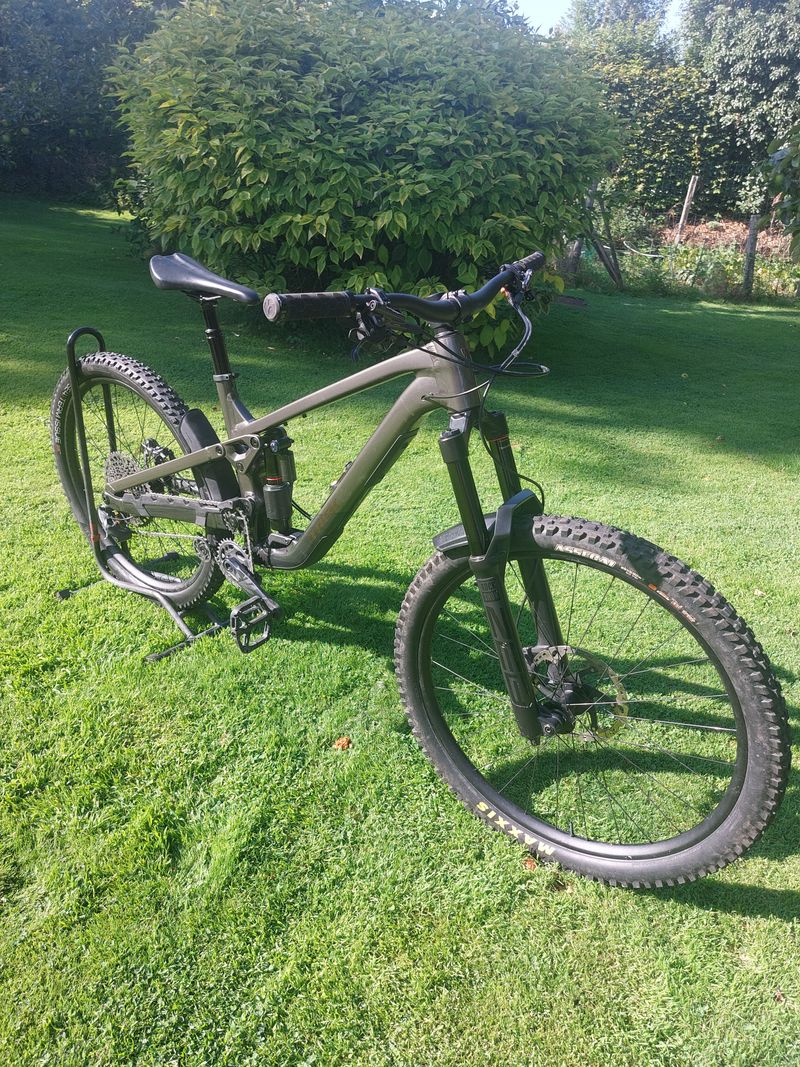 Used Trek Slash Gen6 2024 Mountainbike, Light Gray, Mixed — image 1 of 14