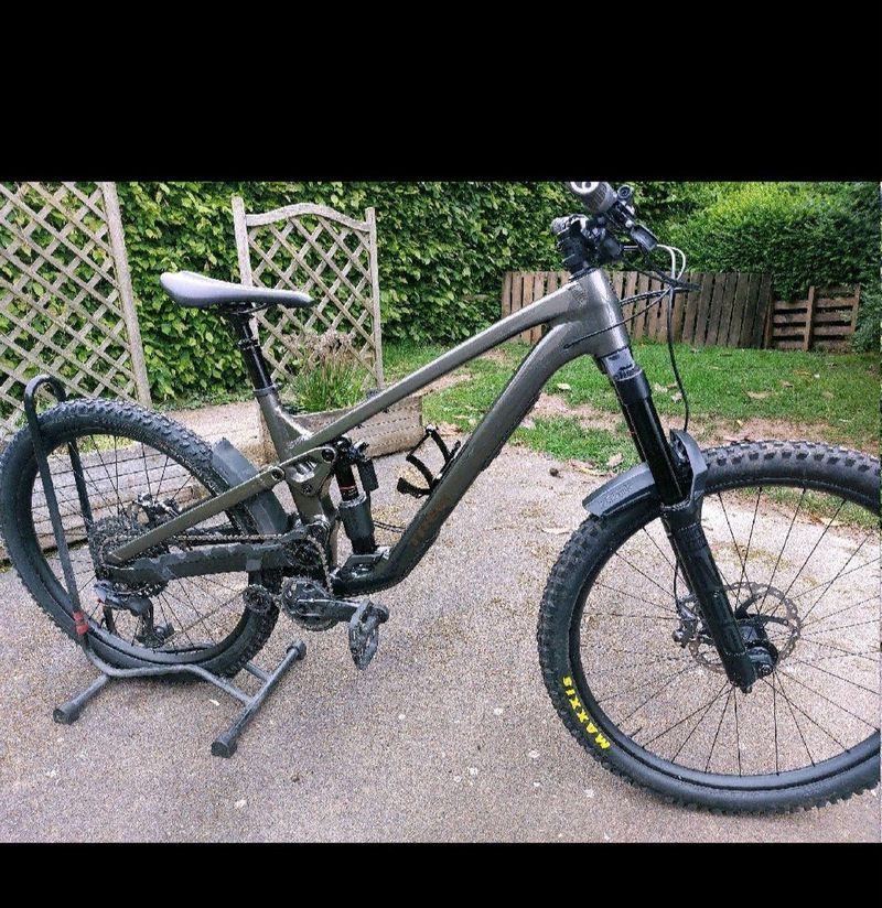 Used Trek Slash Gen6 2024 Mountainbike, Light Gray, Mixed — image 14 of 14