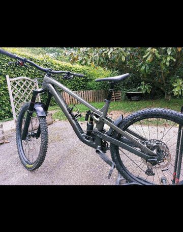 Used Trek Slash Gen6 2024 Mountainbike, Light Gray, Mixed — image 13 of 14
