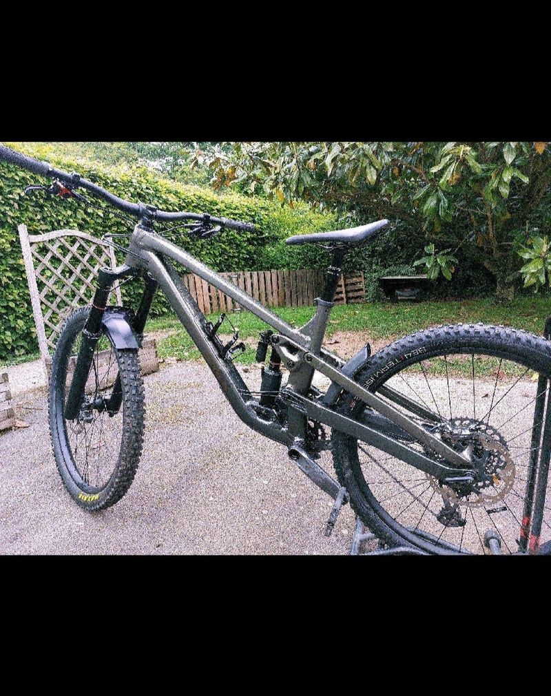 Used Trek Slash Gen6 2024 Mountainbike, Light Gray, Mixed — image 13 of 14