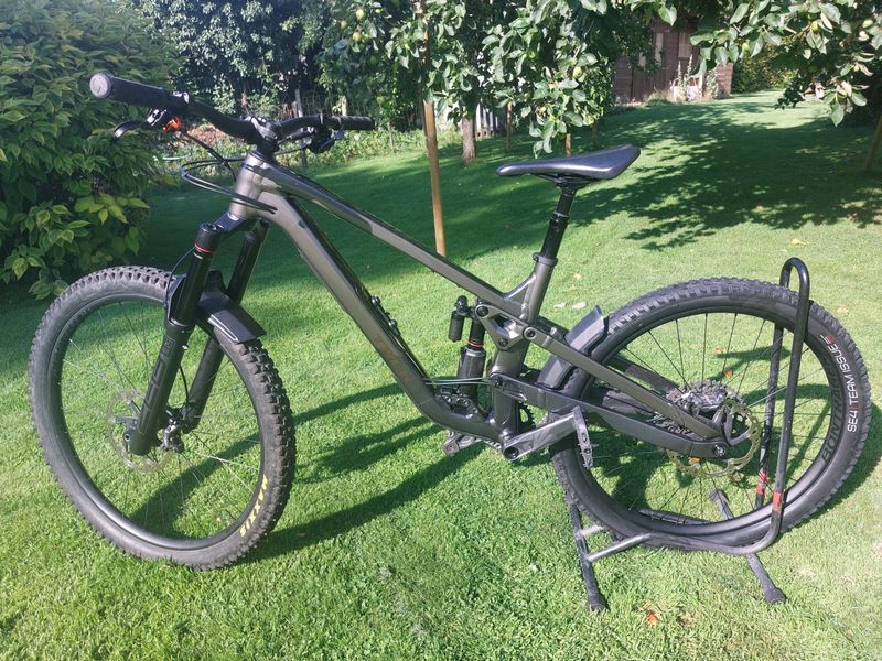 Used Trek Slash Gen6 2024 Mountainbike, Light Gray, Mixed — image 3 of 14