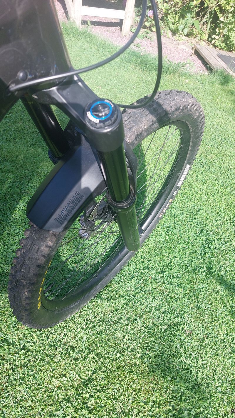 Used Trek Slash Gen6 2024 Mountainbike, Light Gray, Mixed — image 7 of 14