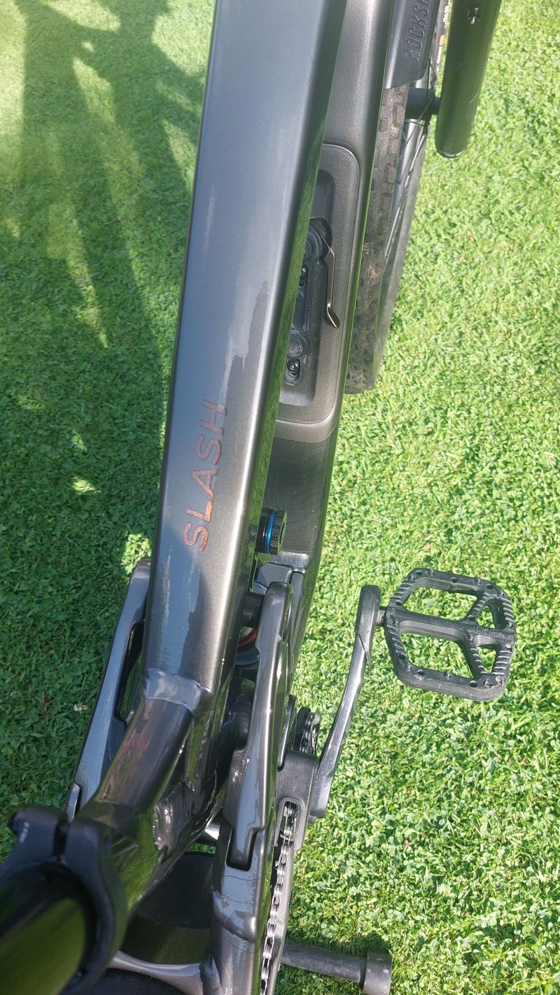 Used Trek Slash Gen6 2024 Mountainbike, Light Gray, Mixed — image 10 of 14