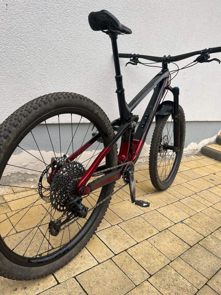 Used Trek Fuel EX 9.8 2020 2020 Mountainbike, Black, 27.5, 29 — image 2 of 5