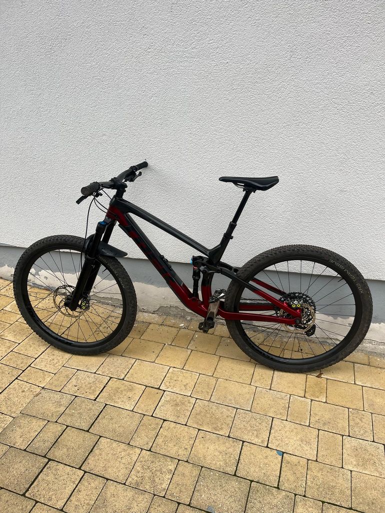 Used Trek Fuel EX 9.8 2020 2020 Mountainbike, Black, 27.5, 29 — image 1 of 5