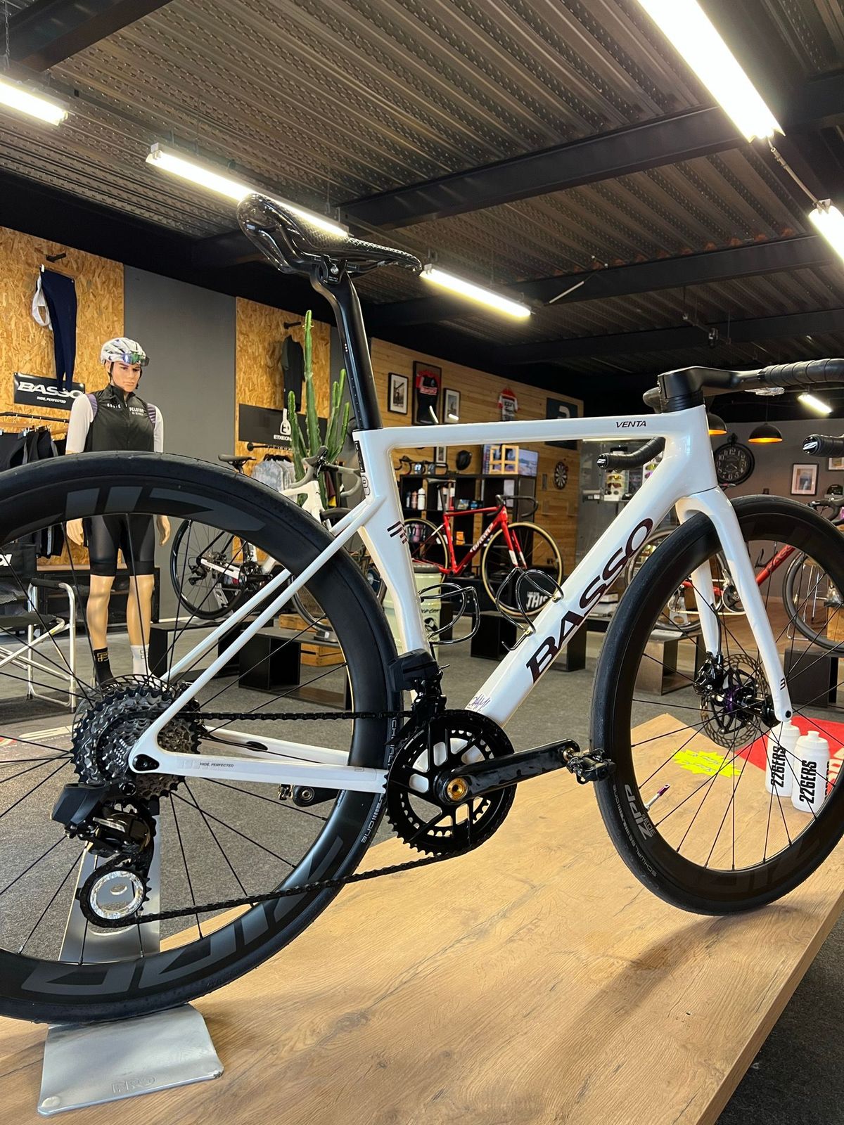 Basso Venta SRAM Force eTap AXS | buycycle