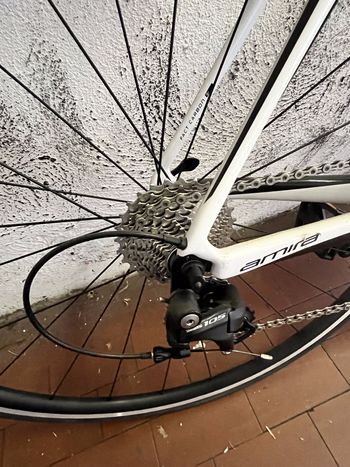 Used Specialized Amira Sport 2017 2017 Road & Gravel, White — image 3 of 6