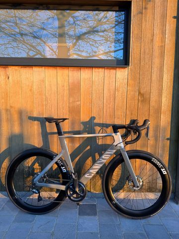 Tweedehands Canyon Aeroad CF SL 8 2023 2023 Road & Gravel — afbeelding 2 van 13