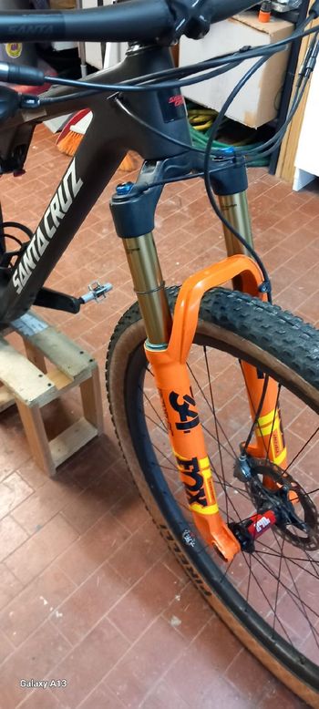 Used Santa Cruz Santa Cruz Custom Shimano Dura Ace Di2 2020 Mountainbike — image 3 of 8