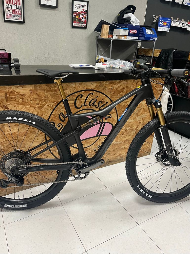 Used Orbea OIZ M-TEAM XTR 2024 2024 Mountainbike — image 1 of 2