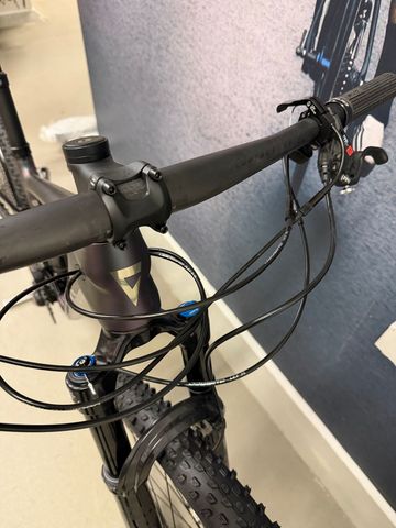 Używany Giant Anthem Shimano Deore XT 2025 Mountainbike — zdjęcie 3 z 10