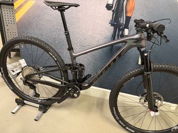 Used Giant Anthem Shimano Deore XT 2025 MTB