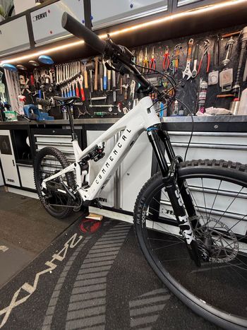 Použité Commencal META POWER SX AVINOX ESSENTIAL 2026 2026 Mountainbike — obrázek 4 z 6