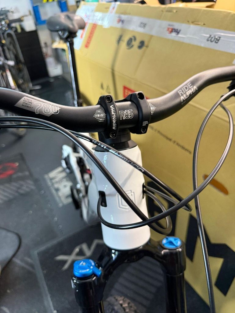 Použité Commencal META POWER SX AVINOX ESSENTIAL 2026 2026 Mountainbike — obrázek 5 z 6