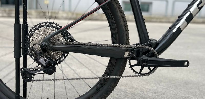 Used Trek Supercaliber 9.7 2022 2022 Mountainbike, Light Gray, 29 — image 5 of 6