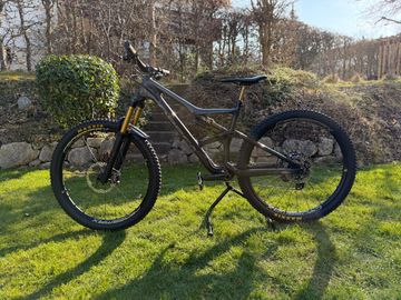 Orbea OCCAM M10 LT 2023 2023 Mountainbike usato, Nero — immagine 2 di 41