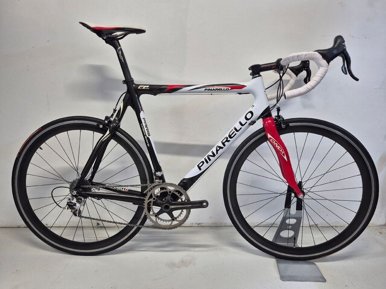 Used Pinarello Paris Campagnolo Chorus 2010 Road & Gravel, Weiß — image 1 of 16