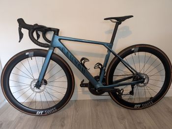 Used Canyon Ultimate CF SLX 8 Di2 2024 2024 Road & Gravel — image 2 of 22