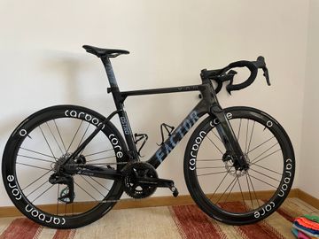 Factor Ostro Shimano Ultegra Di2 2024 Road & Gravel d'occasion