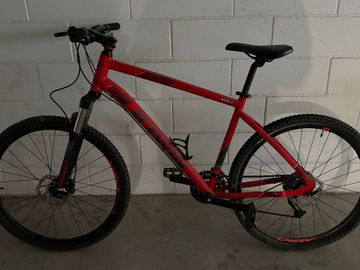 Tweedehands B’TWIN Custom Shimano CUES 2015 Mountainbike — afbeelding 2 van 9