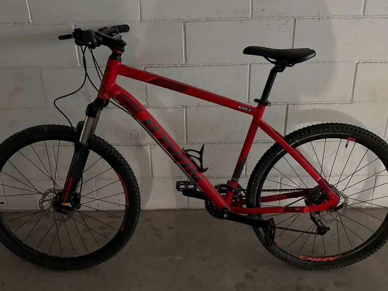 Tweedehands B’TWIN Custom Shimano CUES 2015 Mountainbike — afbeelding 2 van 9