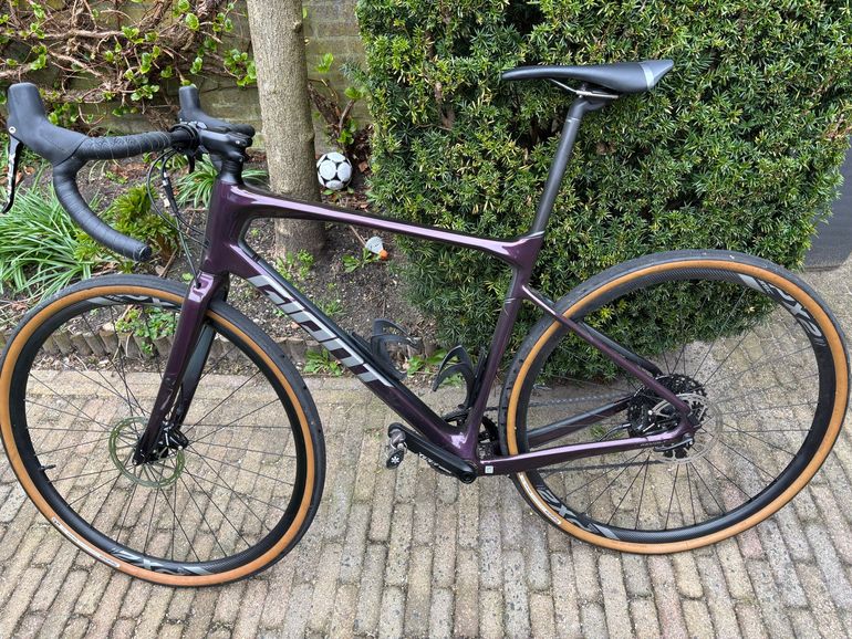 Used Giant Revolt Advanced 1 2020 2020 Road & Gravel, Purple — image 1 of 6