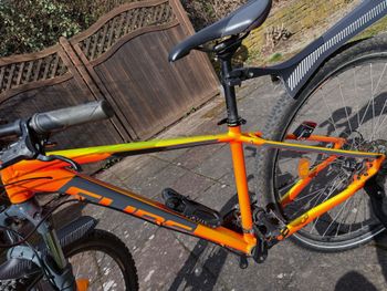 Used Cube Aim Pro 29 Zoll Cube Aim Pro 29 Zoll Custom Shimano Tourney 2020 Mountainbike — image 25 of 29