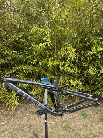 Gebrauchtes Trek Remedy 27.5 AL Frameset 2018 Frameset 2018 Mountainbike, Schwarz, 27.5 — Bild 2 von 11