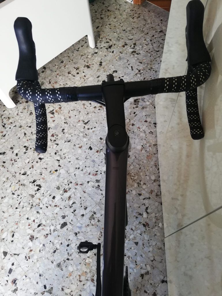 Used Bianchi Infinito 105 2024 2024 Road & Gravel, Black — image 9 of 13