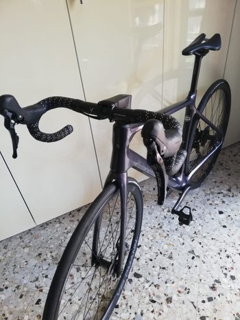Used Bianchi Infinito 105 2024 2024 Road & Gravel, Black — image 7 of 13