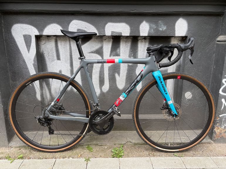 Used Basso Basso Custom Campagnolo Chorus 2018 Road & Gravel, Hellgrau — image 1 of 25
