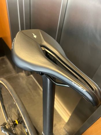 Used Orbea ORCA M20iLTD 2022 2022 Road & Gravel — image 4 of 8