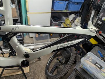 Used YT Industries Jeffsy 27 CF Pro 2018 Frameset 2018 Mountainbike, White, 27.5 — image 2 of 9