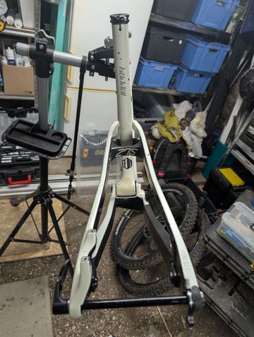 Used YT Industries Jeffsy 27 CF Pro 2018 Frameset 2018 Mountainbike, White, 27.5 — image 9 of 9