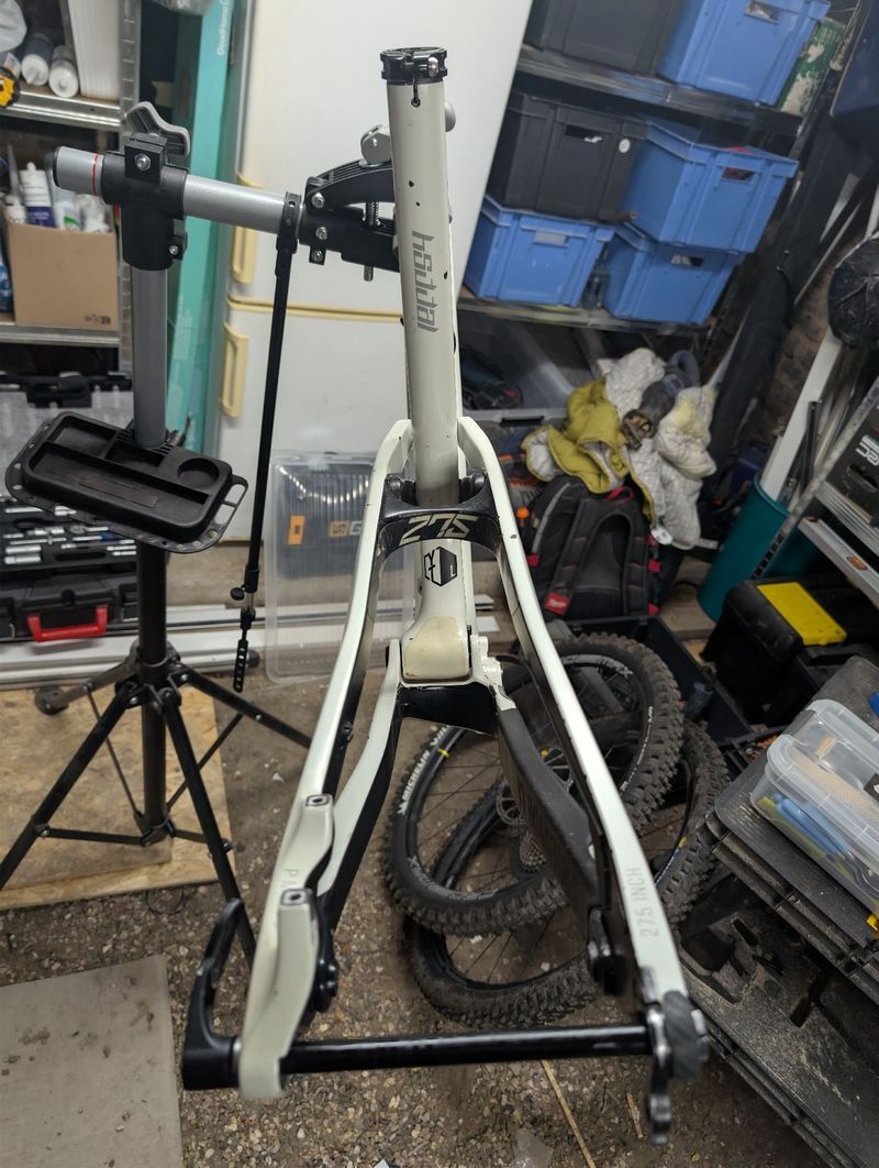 Used YT Industries Jeffsy 27 CF Pro 2018 Frameset 2018 Mountainbike, White, 27.5 — image 9 of 9